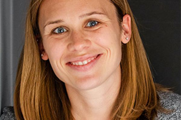 Jenn Hellmann headshot