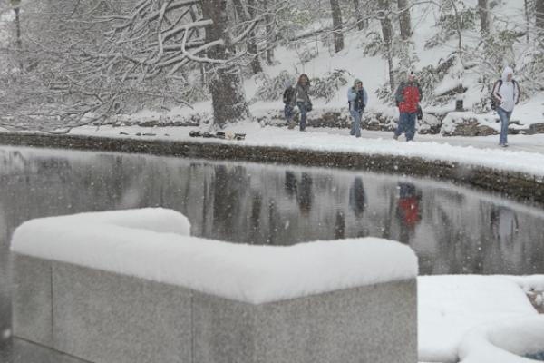 WI mirror lake snowing WI mirror lake snowing