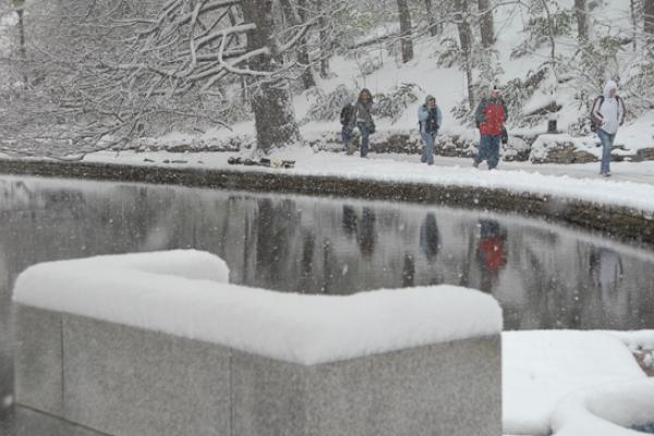 WI mirror lake snowing